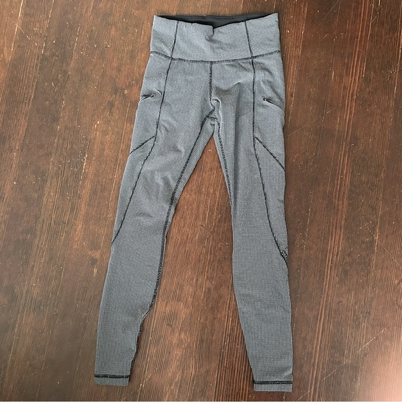 lululemon athletica Pants - Lululemon / Cadence Crusher Tights Power Luxtreme Tiny Geo Black White size 6